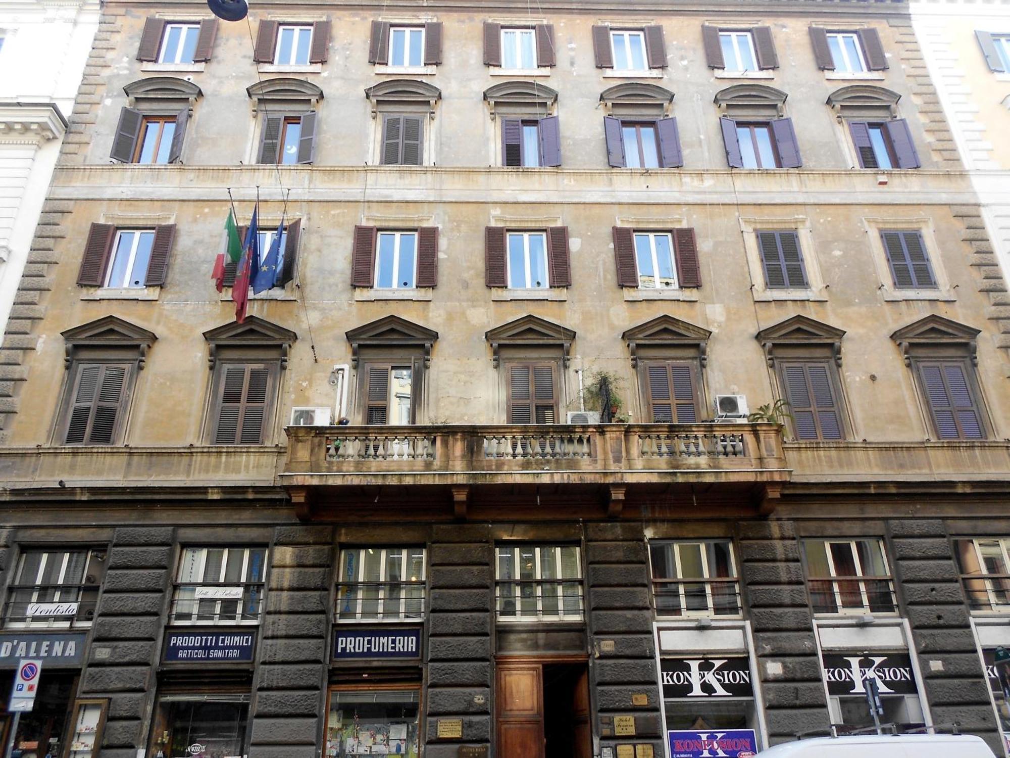 Nakissa Inn, Rome